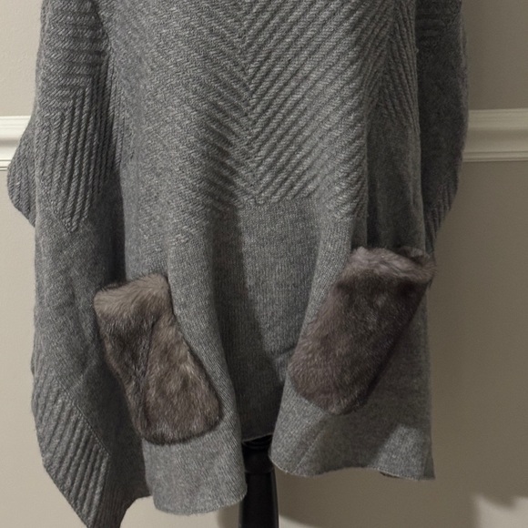 Malo Gray Poncho with Faux Fur Accents - Picture 2 of 5